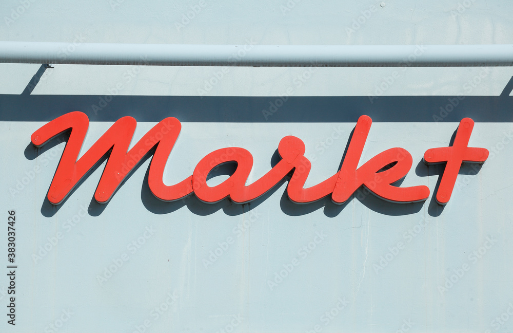 Fotografie Roter Schriftzug Markt an einer weissen Hauswand, Deutschland, Europa