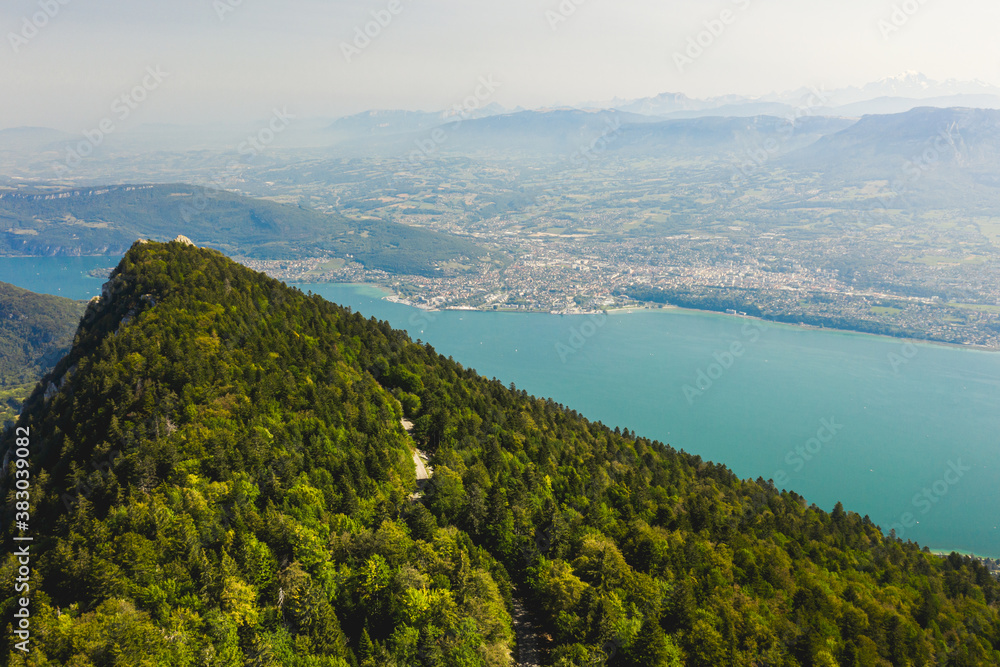 Vue en drone sur le Lac du Bourget depuis le Signal du Mont du Chat, Alpes, Savoie, France