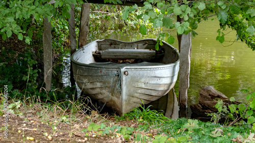 Billede på lærred Old boat on the lakeshore