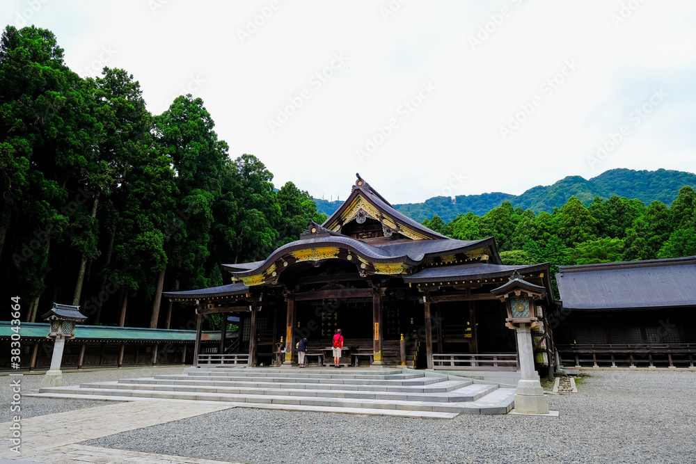 彌彦神社 社殿