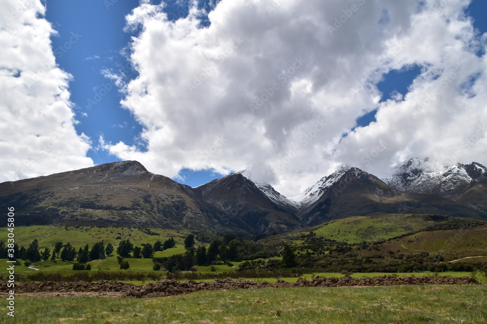Fototapeta premium The view of mountains in Queenstown, New Zealand