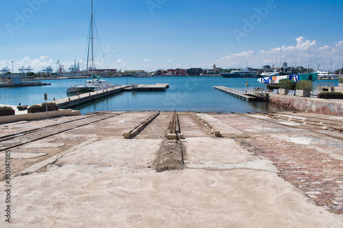 Dry dock for ships in the port of Valencia © David Andres