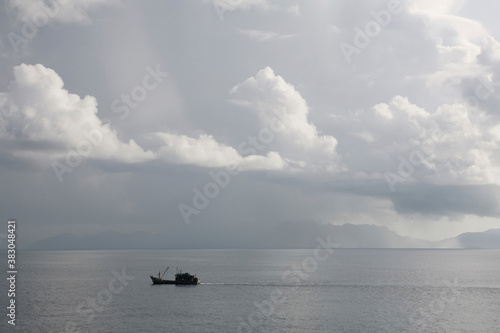 Obraz na płótnie マラッカ海峡早朝の海