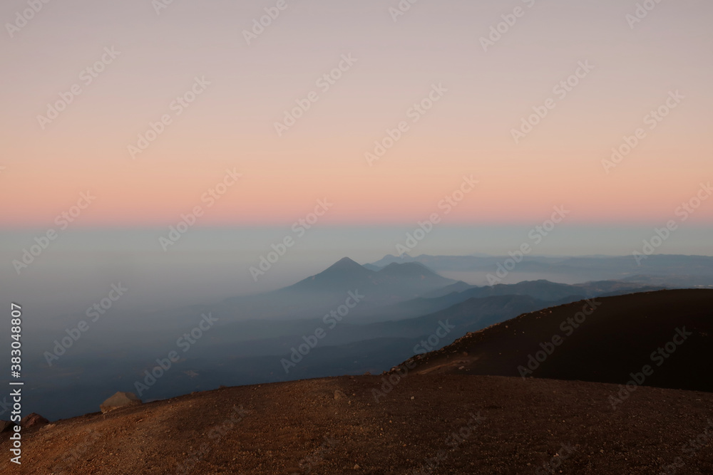 Sonnenaufgang Vulkan Acatenango Blick zum See Atitlan Sonnenaufgang Vulkan Acatenango Blick zum See Atitlan