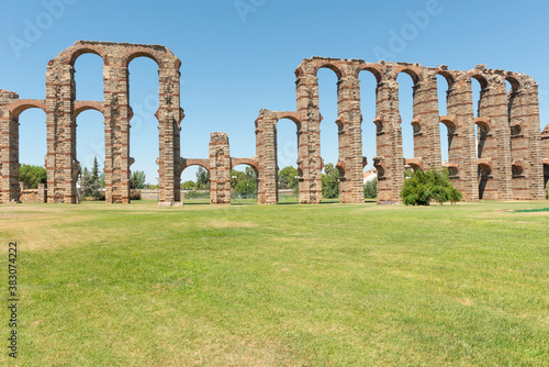 Mérida, España - 15 de agosto de 2019: Acueducto de los Milagros photo