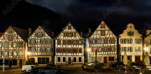 Fachwerkhäuser in Schiltach im Schwarzwald bei Nacht