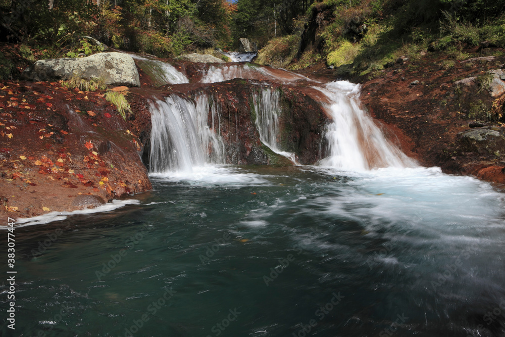 Fototapeta premium 紅葉の滝