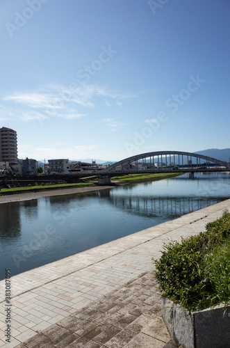 かのがわ風のテラスと御成橋 © Kazuki Yamada