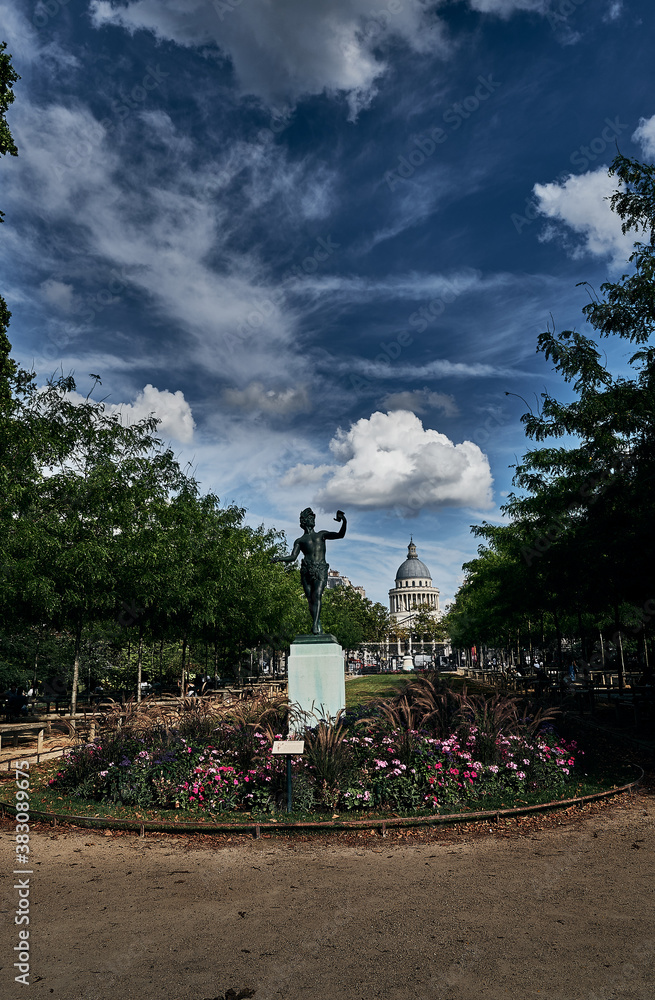 Fototapeta premium The Luxembourg garden in Paris, France