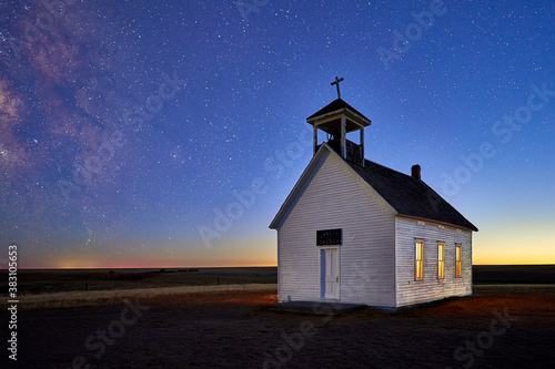Fotografía church at night