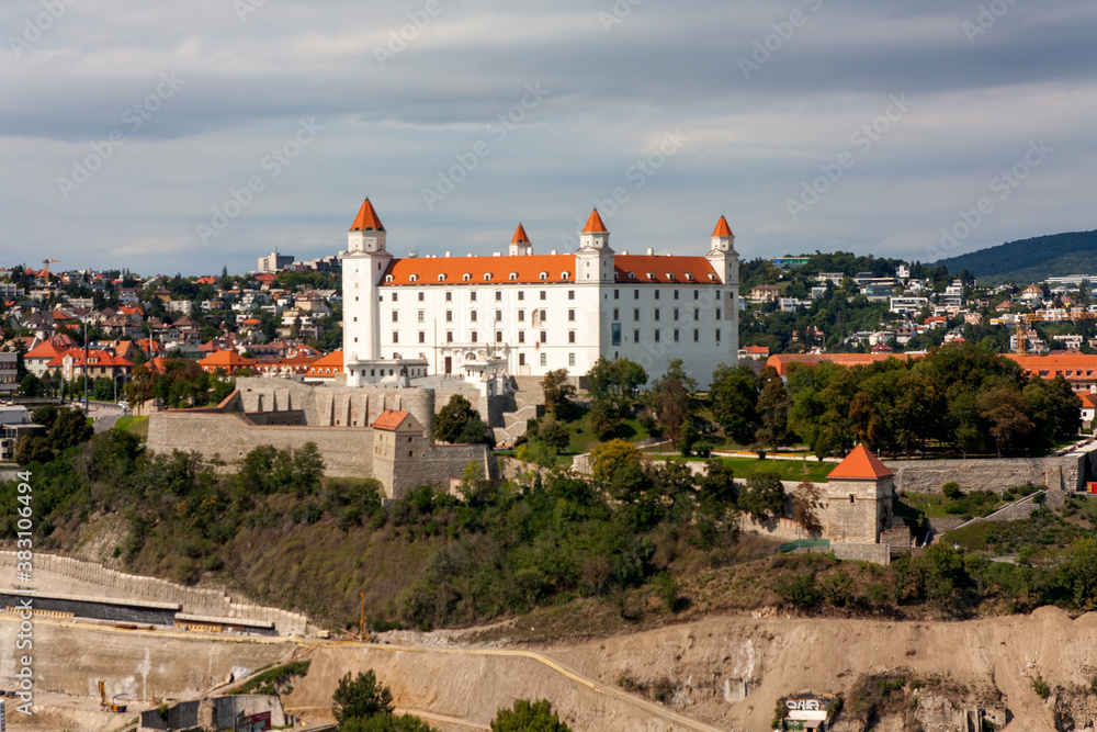 Panoramica o skyline del Castillo de la ciudad de Bratislava, pais de Eslovaquia
