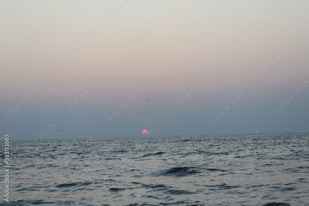 Naklejka premium sunrise with sea