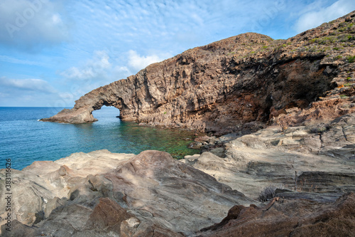 Tableau sur toile Pantelleria, Trapani district, Sicily, Italy, Europe, elephant arch in Cala Leva