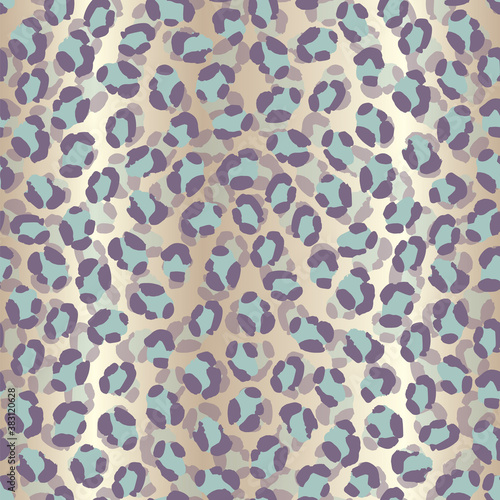 Seamless leopard skin pattern with beige brown textured gradient background. 
