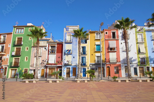 Casas de colores en Villajoyosa, España © Bentor