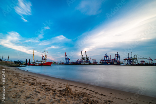 Elbstrand Övelgönne Hamburg  photo