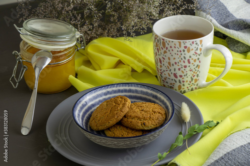 composition of honey and tea cookies