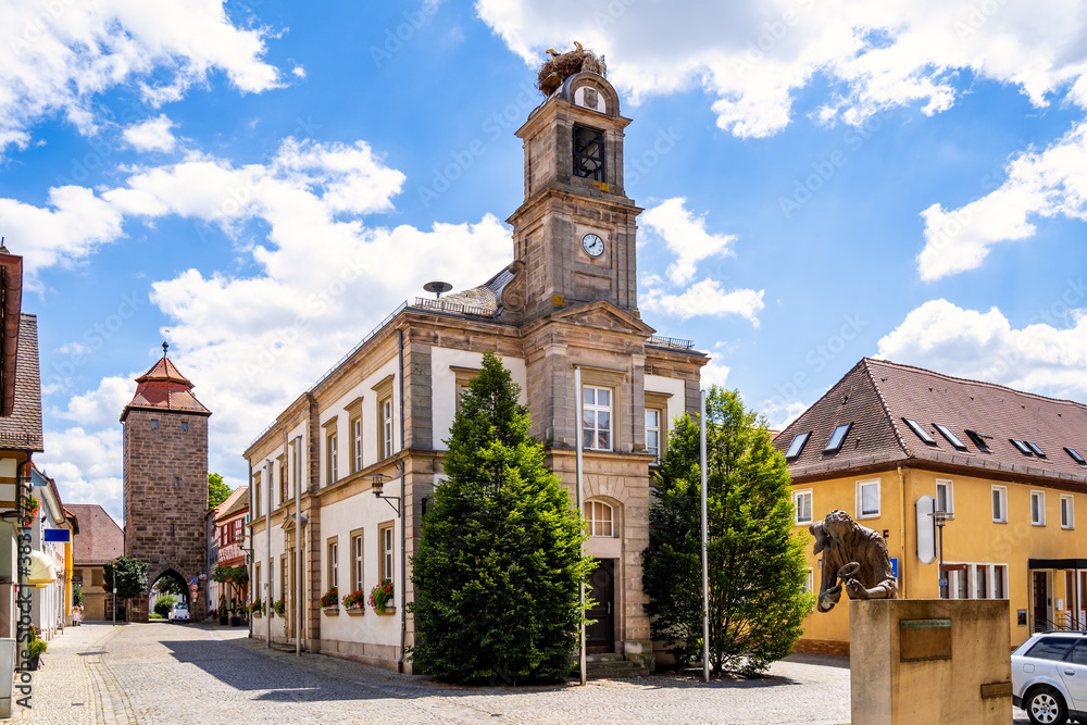 Obraz premium Stadtturm und Kirche, Hoechstadt, Bayern, Deutschland 