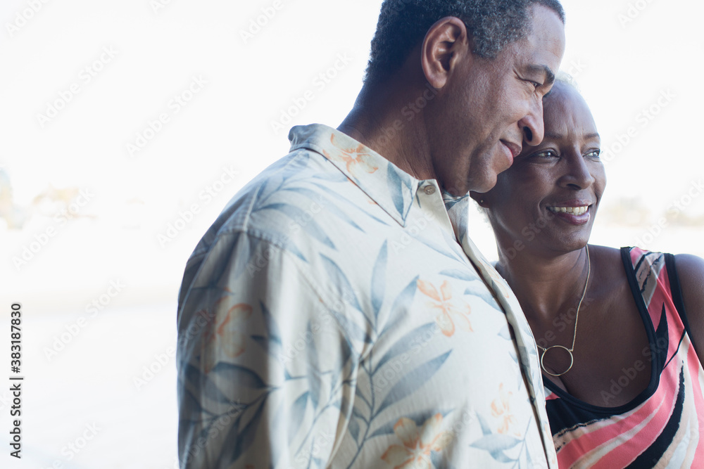 Obraz premium Affectionate senior couple looking away