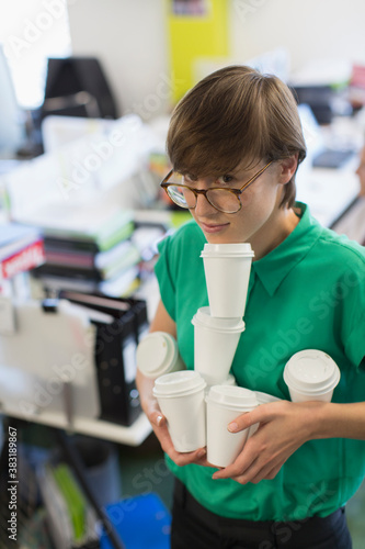 Принти на полотні Overwhelmed businesswoman carrying armful of coffee cups