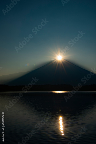 田貫湖でのダイヤモンド富士　Mt. Fuji at sunrise seen from Lake Tanuki