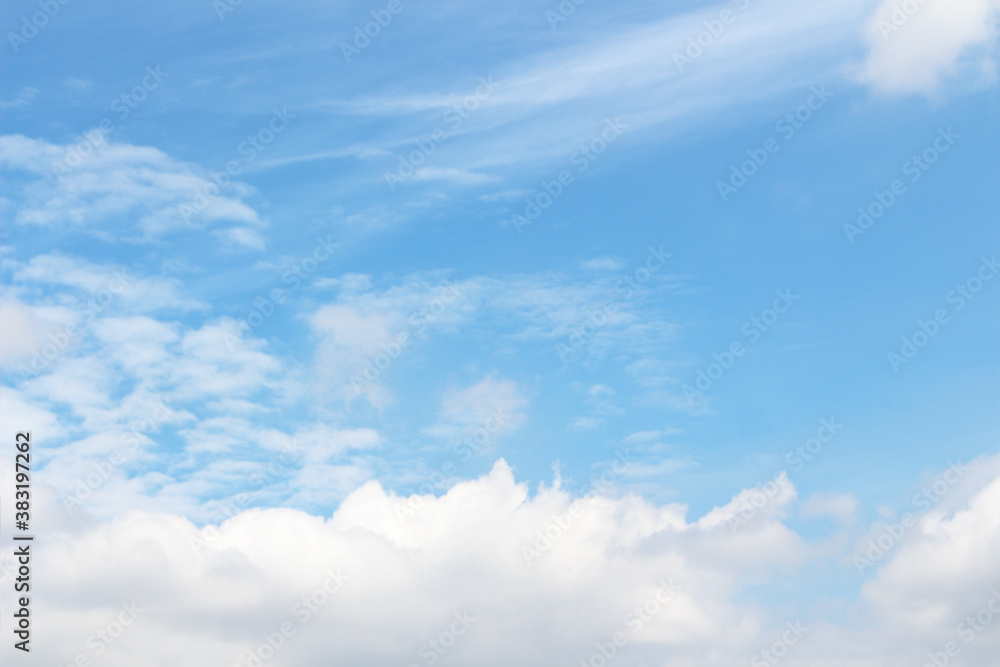 Obraz premium Blank sky surface with small clouds