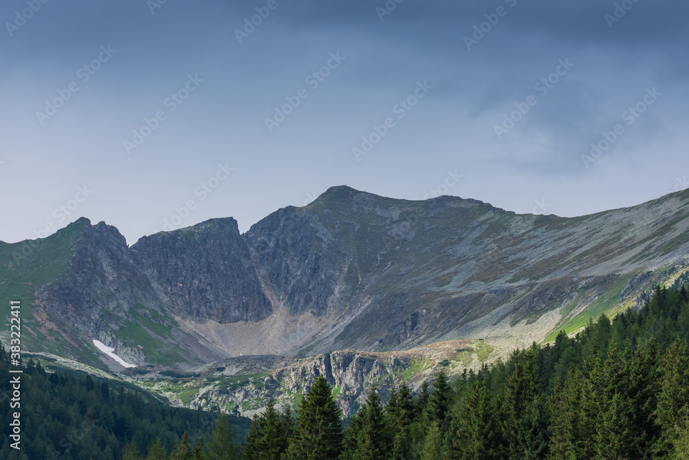 Obraz premium high rugged mountains while hiking