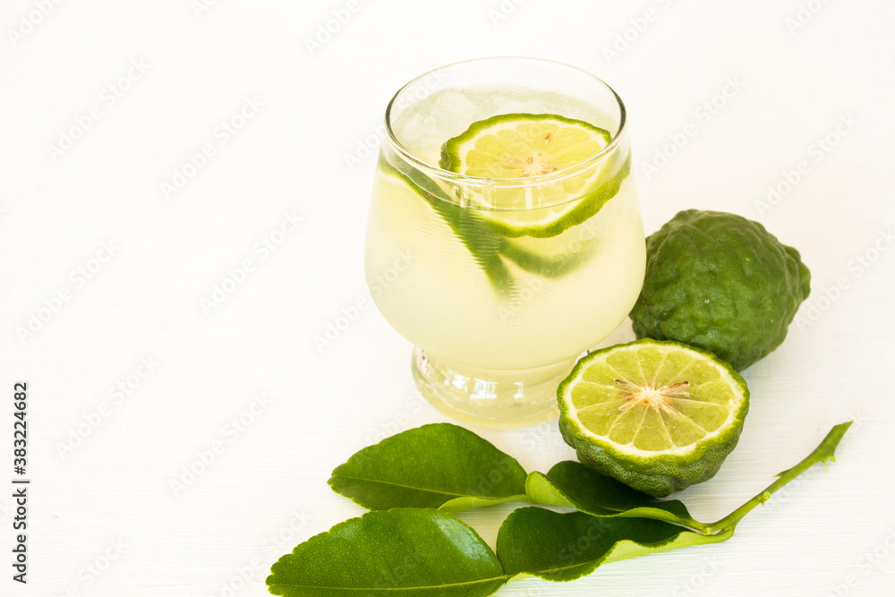 Fototapeta premium herbal healthy drinks iced kaffir lime cocktail water with bergamot slice local flora of asia arrangement flat lay style on background white