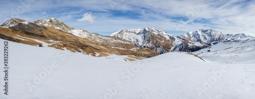 Bild auf Leinwand Picos de Culfreda (Pic de Batoua), 3034 m y Bachimala (3