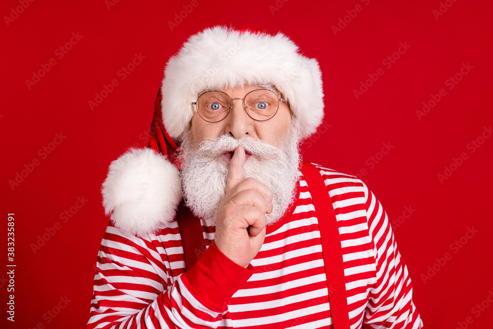Photo of pensioner old man finger cover lips spotted put gift tell you keep existence secret wear santa costume suspenders spectacles striped shirt headwear isolated red color background Photo of pensioner old man finger cover lips spotted put gift tell you keep existence secret wear santa costume suspenders spectacles striped shirt headwear isolated red color background