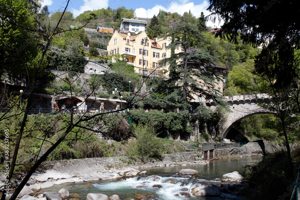 Die Passerbrücke in Meran ist historisch. Meran, Südtirol, Europa
The Passer Bridge in Merano is historic. Meran, South Tyrol, Europe

