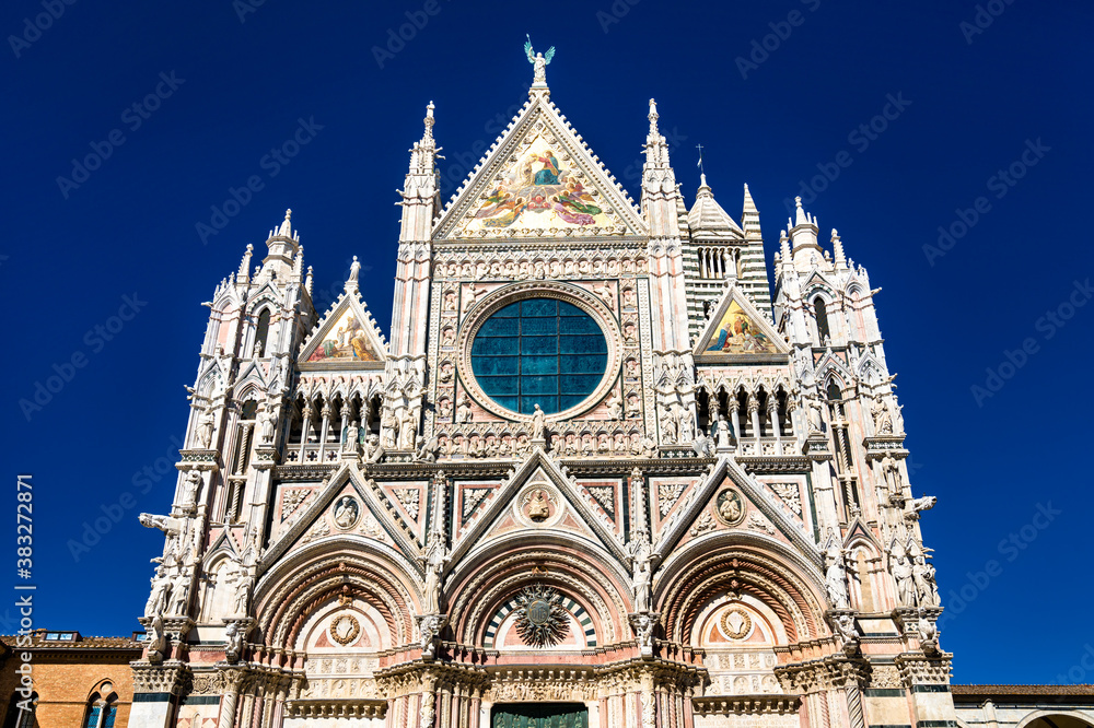 Fototapeta premium Metropolitan Cathedral of Saint Mary of the Assumptionin Siena - Tuscany, Italy