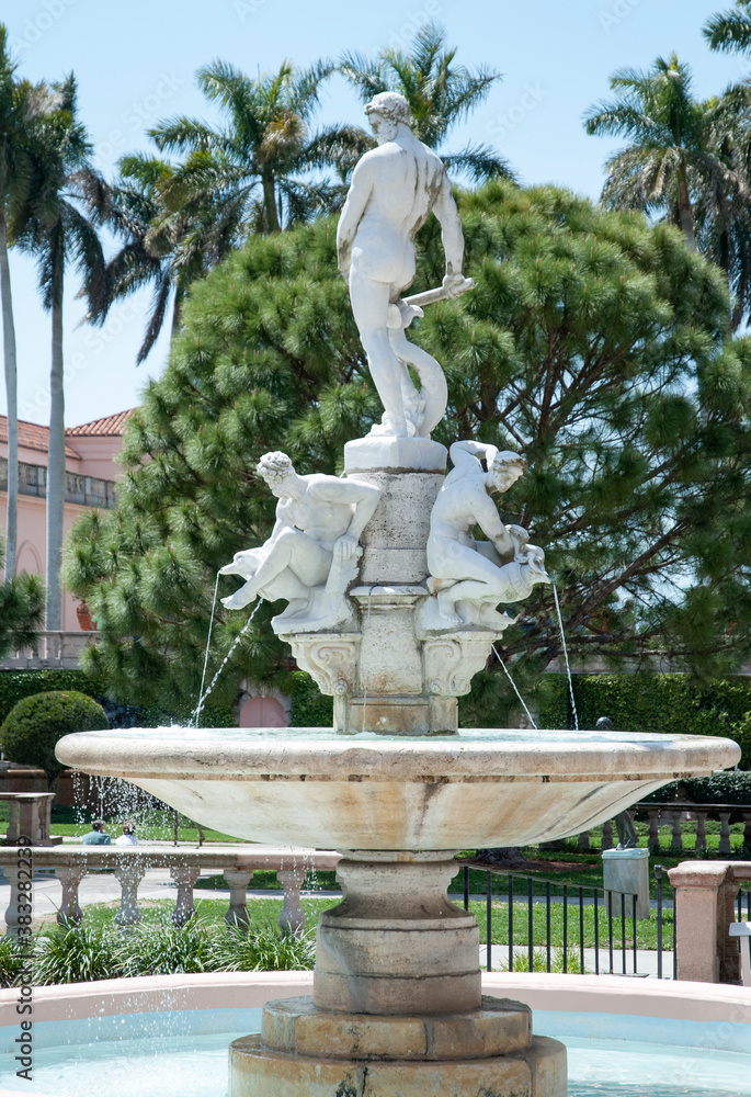 Obraz premium Sarasota Town Park Antiquity Style Fountain