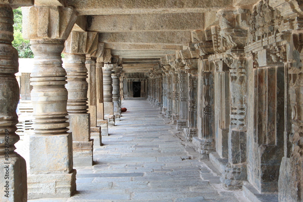 Obraz premium ancient hindu temple stone architecture