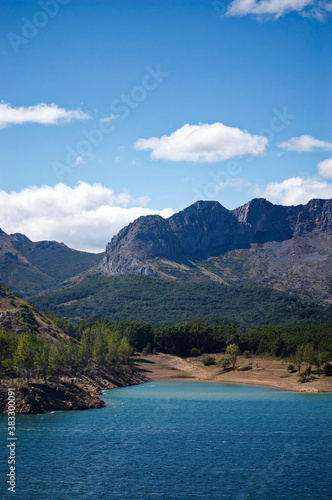 León