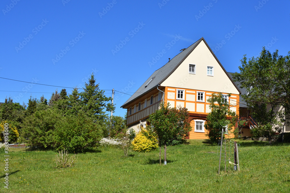 Obraz premium Umgebindehaus in der Oberlausitz 