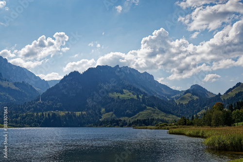 lac noir en Suisse © Olympixel