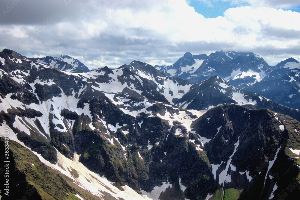 Obraz premium Bergpanorama in der Nähe von Innsbruck in Oesterreich 5.7.2020