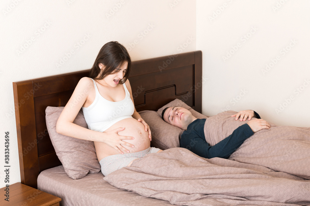 husband sleeps while his pregnant wife has contractions husband sleeps while his pregnant wife has contractions