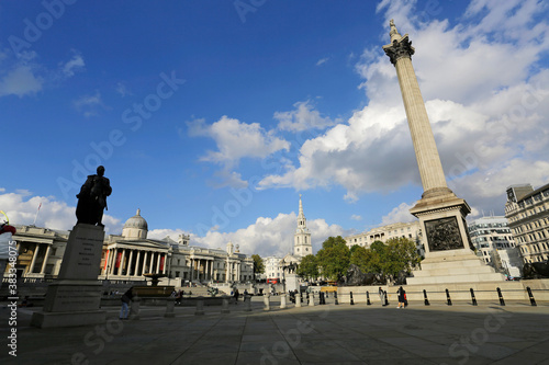 фотография The Trafalgar square, central London, United Kingdom, is seen during a sunny summer day