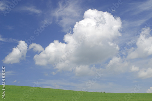 草原と雲