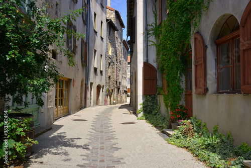 Fototapeta Naklejka Na Ścianę i Meble -  Rue Eugène Goy à Désaignes (07570), Ardèche en Auvergne-Rhône-Alpes, France