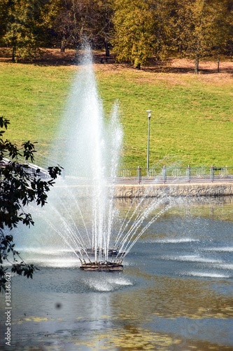 Wallpaper Mural fountain in the park Torontodigital.ca