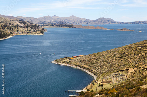 Fototapeta Naklejka Na Ścianę i Meble -  Boats and houses on Isla Del Sol on Lake Titicaca