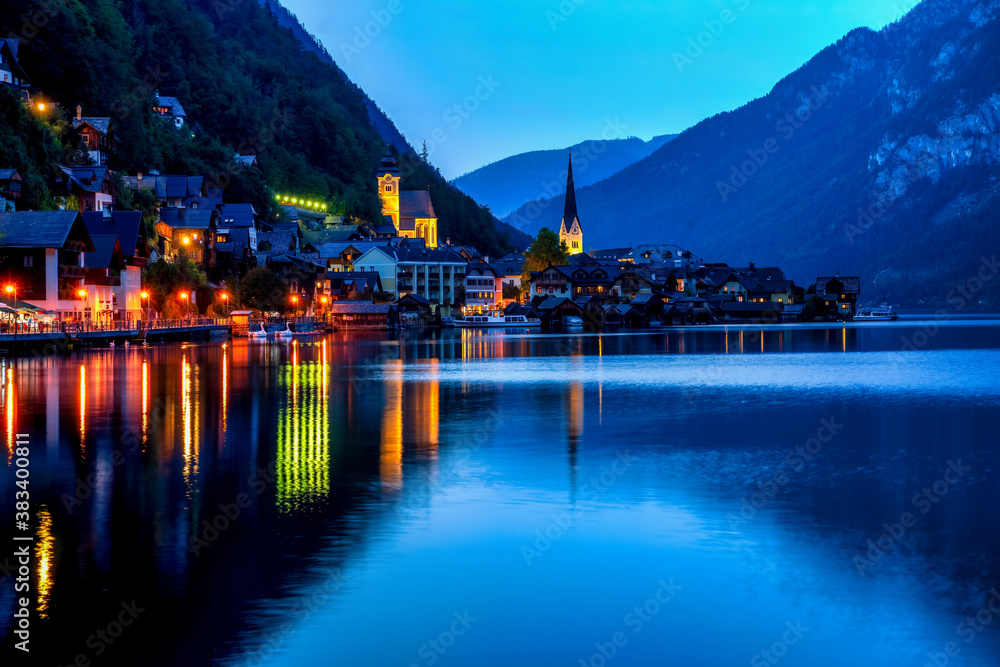 Fototapeta premium Hallstatt mountain village at night , Salzkammergut, Austria