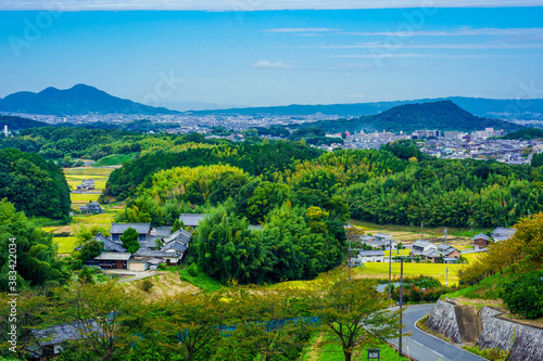 明日香村から見る二上山と畝傍山 © 潤司 川岸
