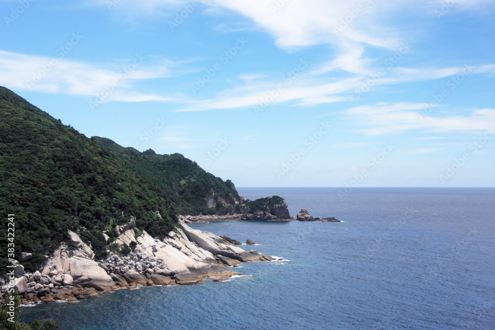 屋久島の海と山と青空 屋久島の海と山と青空