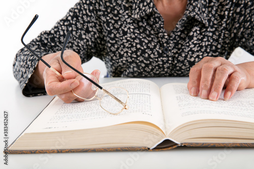 Фотография The elderly are flipping through the book to read and reeducate