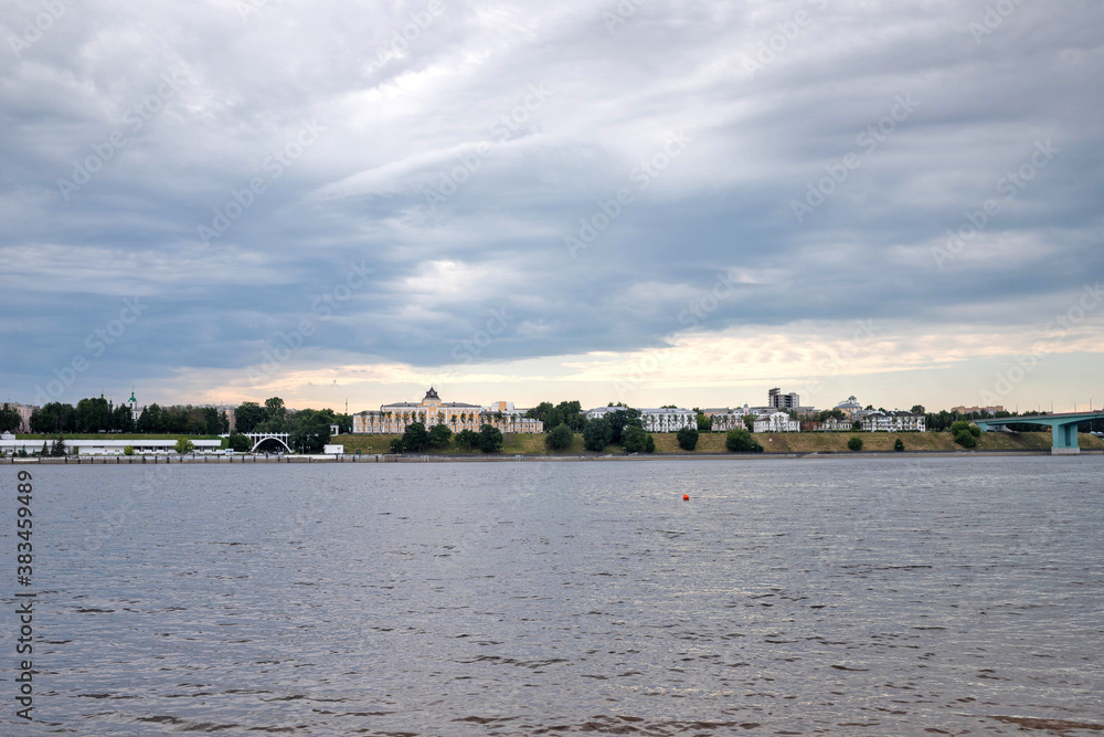 Obraz premium Yaroslavl. Volga embankment, the view from the river. Historical buildings, the building of the school for girls of spiritual rank.