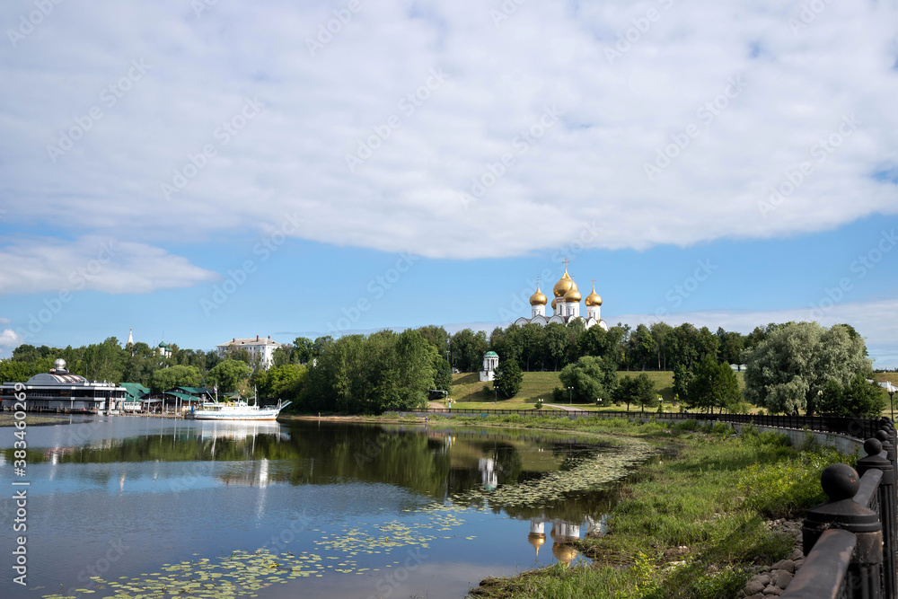 Obraz premium Summer day. Volga embankment is the pearl of Yaroslavl. Park on the Arrow
